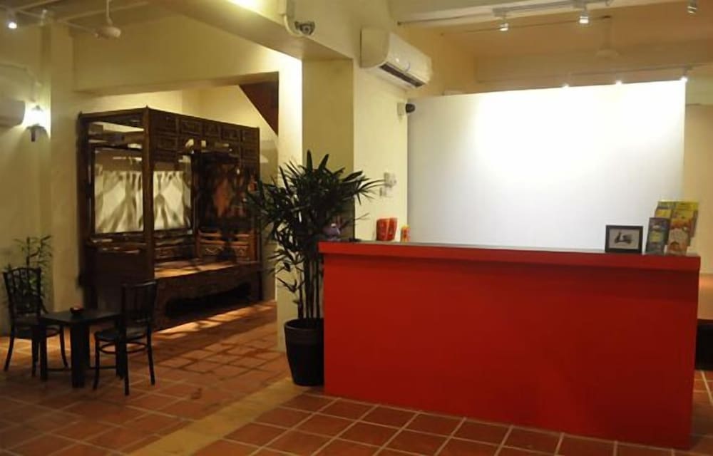 red inn court hostel
