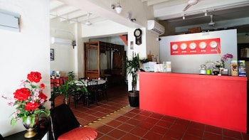 red inn court hostel