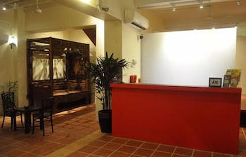 red inn court hostel