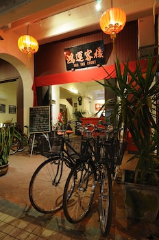 red inn court hostel