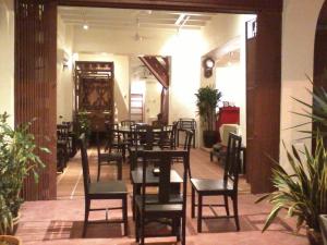 red inn court hostel