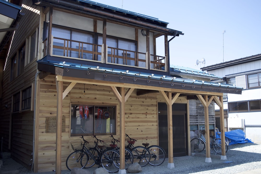 hostel and bar camosiba
