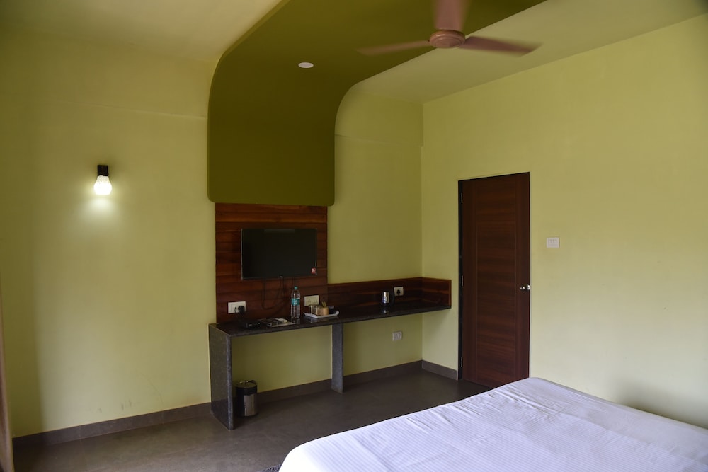 laguna beach resort murud