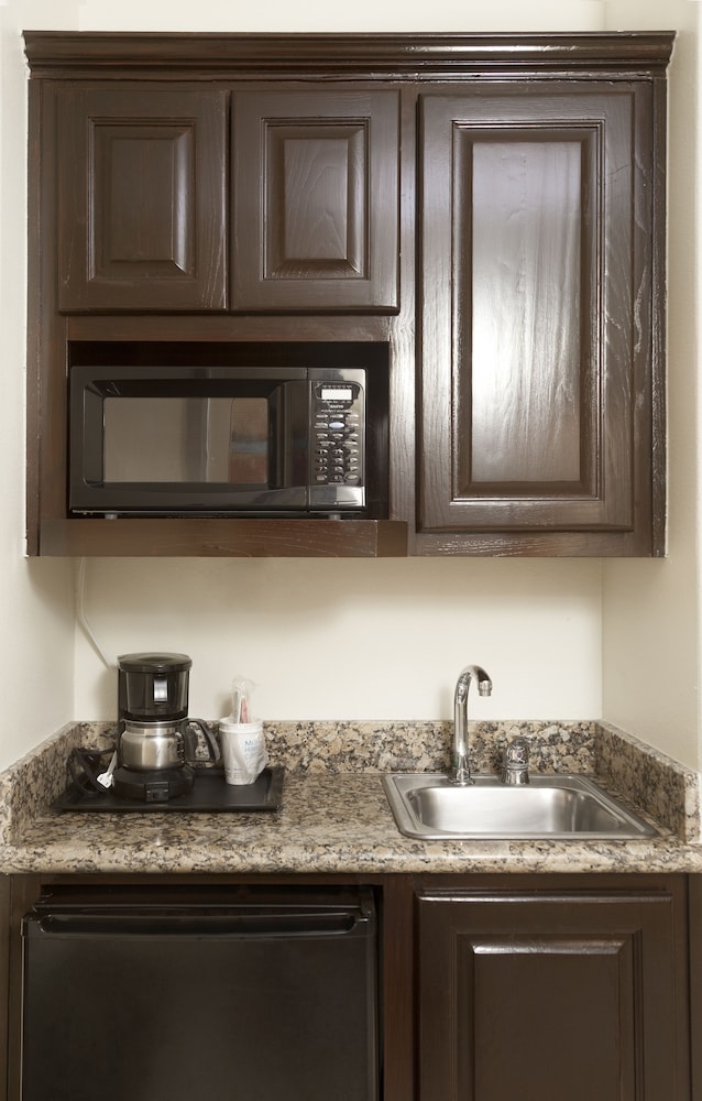 holiday inn express hotel and suites brownsville by ihg