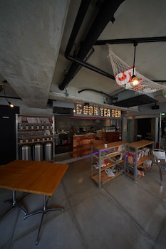 book tea bed shinjuku gyoen