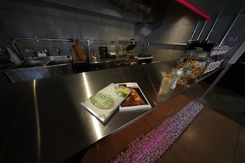 book tea bed shinjuku gyoen