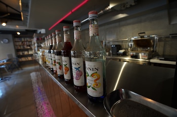 book tea bed shinjuku gyoen