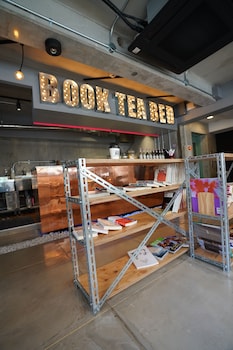 book tea bed shinjuku gyoen