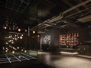 the lively osaka honmachi