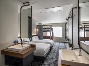 the lively osaka honmachi