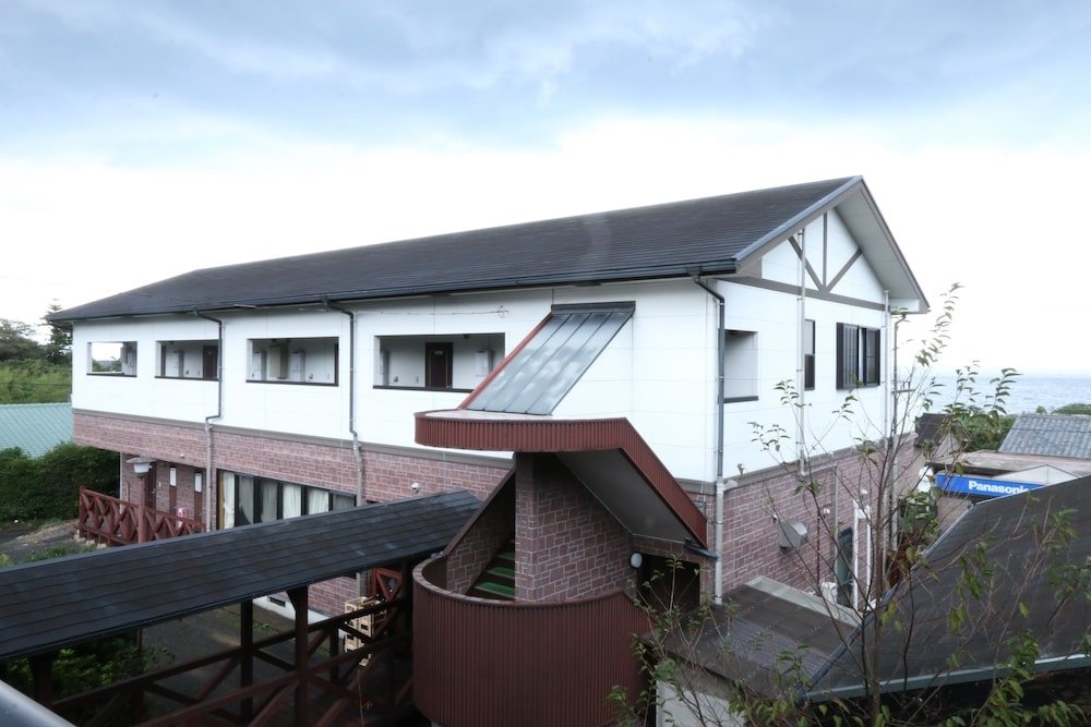 pension sea forest