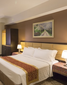 hallmark crown hotel