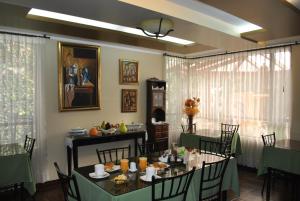 mak inn house