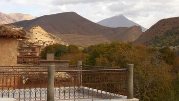 gite paradis dait bouguemez hostel