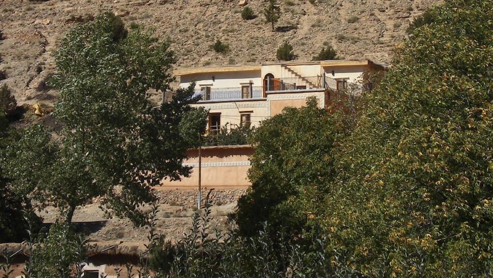 gite paradis dait bouguemez hostel