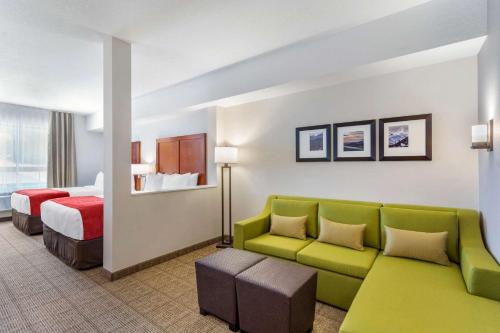 comfort inn and suites