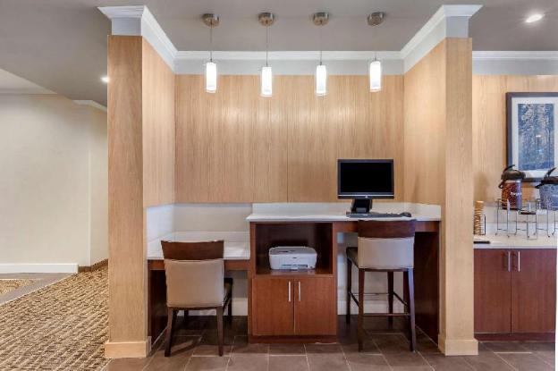comfort inn and suites