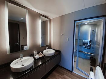 hinode hills niseko village