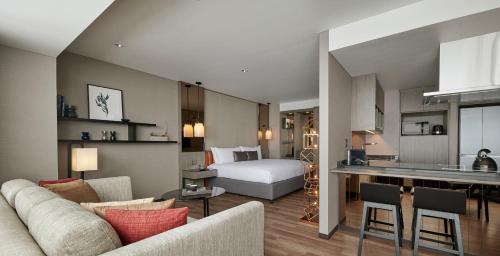 hinode hills niseko village