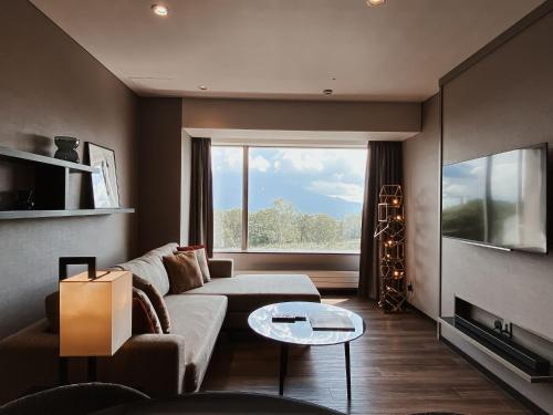 hinode hills niseko village