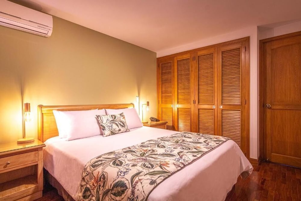 alcazar de oviedo by ee hoteles