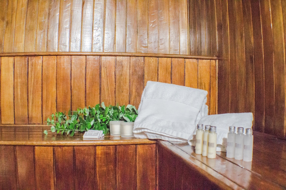 alcazar de oviedo by ee hoteles