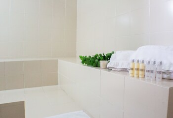 alcazar de oviedo by ee hoteles