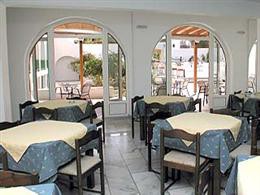 polos hotel