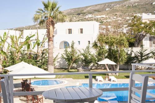 polos hotel