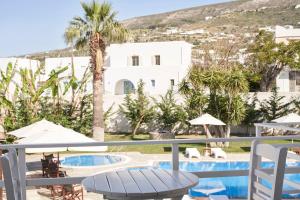 polos hotel