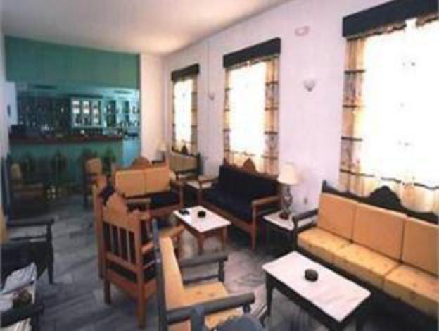 polos hotel