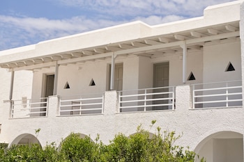 polos hotel