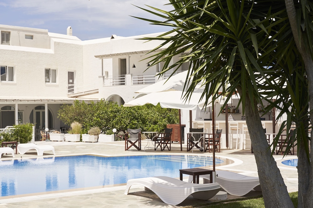 polos hotel