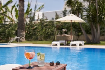 polos hotel