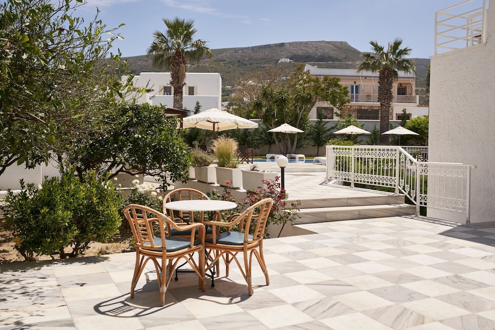 polos hotel