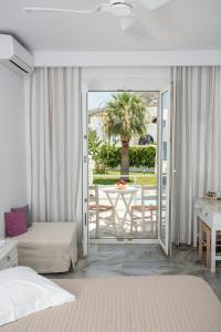 polos hotel