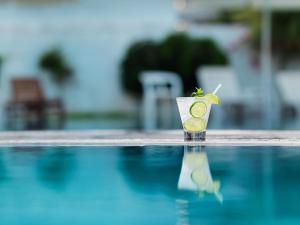 polos hotel