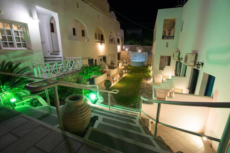 Iliada Odysseas Resort,Megalochori>>Fira,3 star