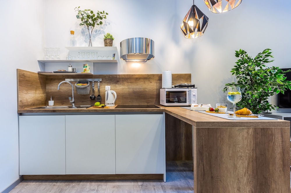 number 1 deluxe apartments