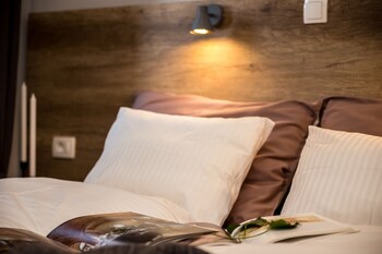 number 1 deluxe apartments