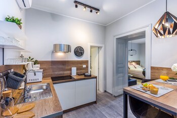 number 1 deluxe apartments