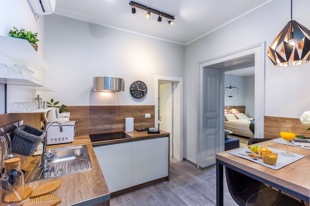 number 1 deluxe apartments