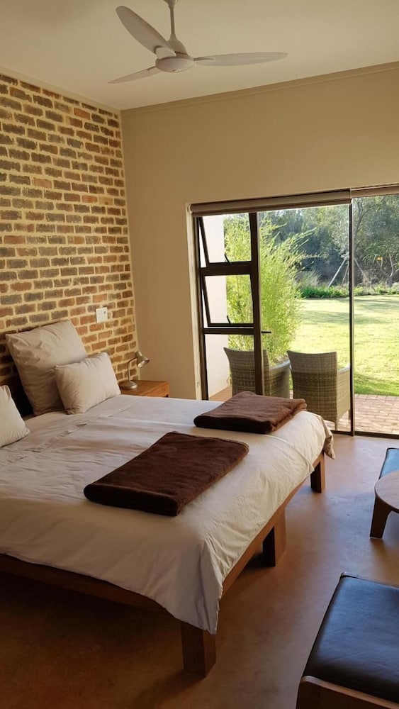 esthers country lodge