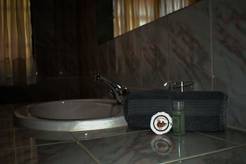 waterfront country lodge