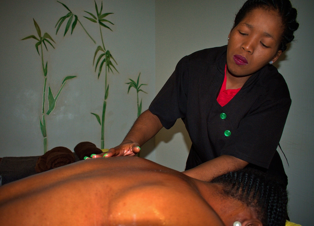 waterfront country lodge