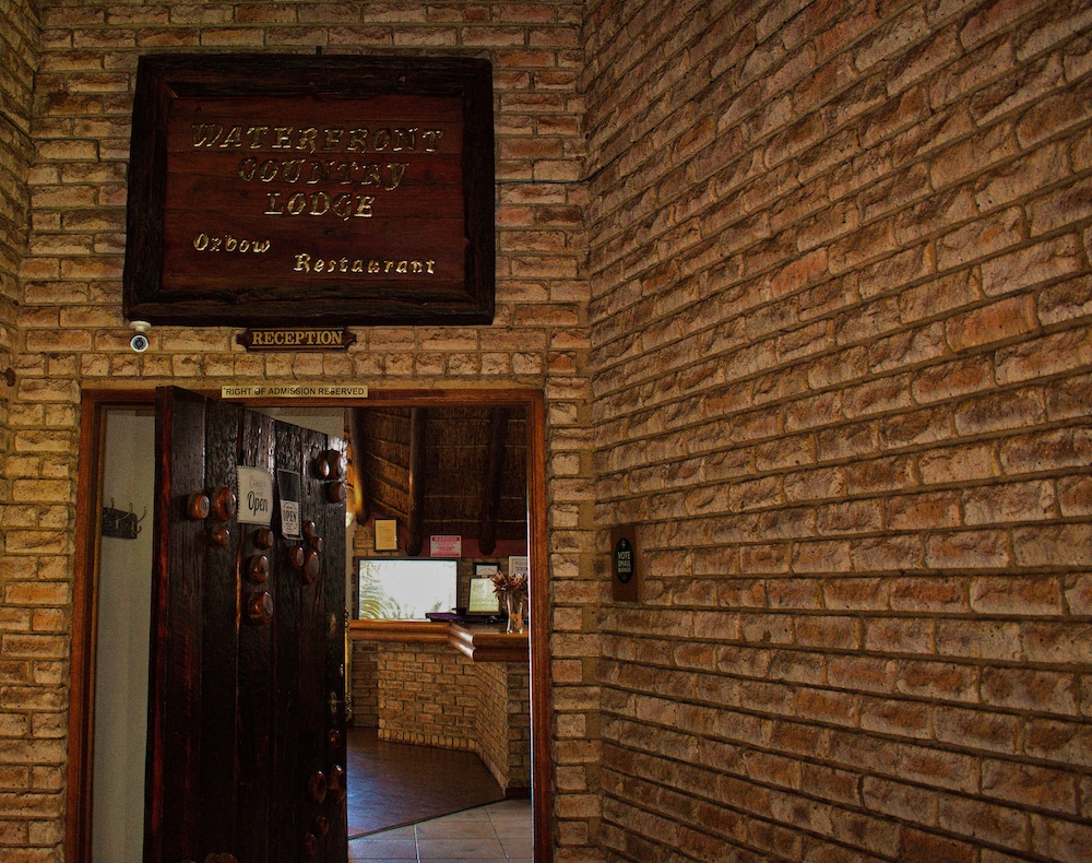 waterfront country lodge