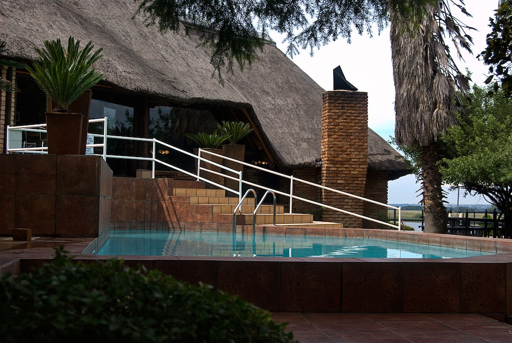 waterfront country lodge