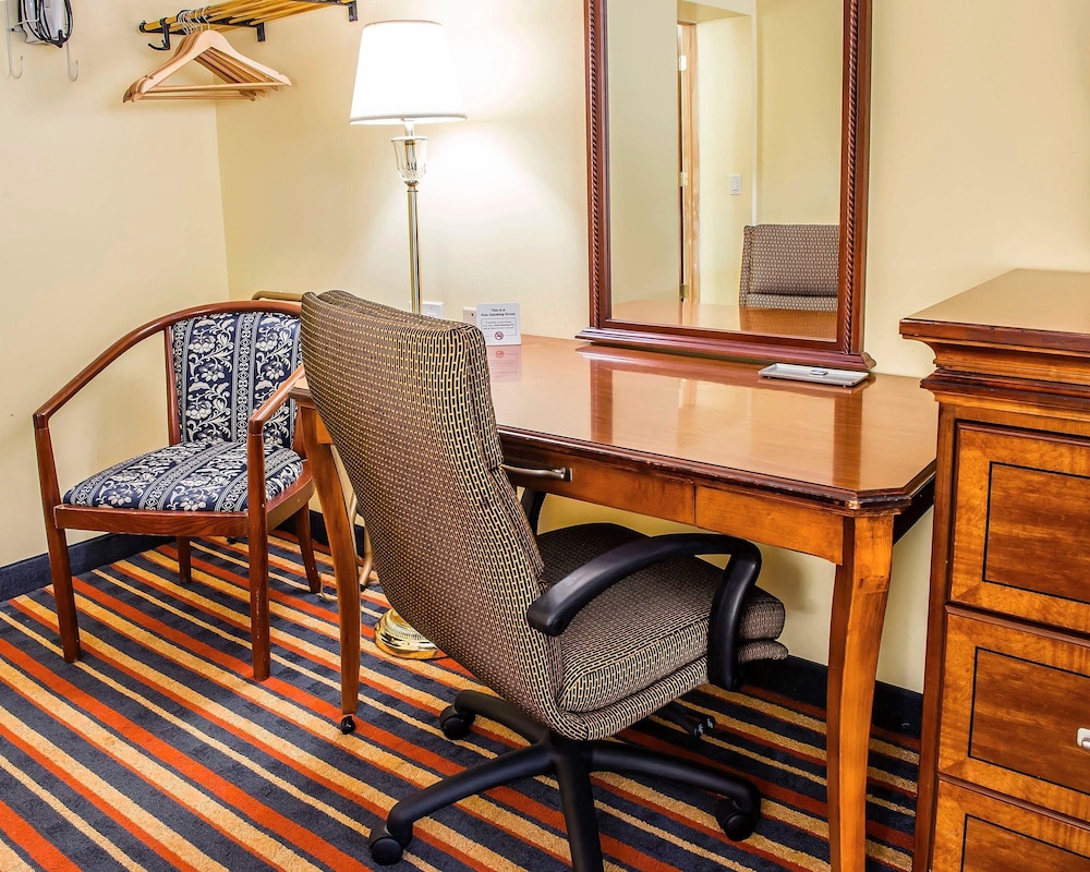 econo lodge jefferson hills hwy 51
