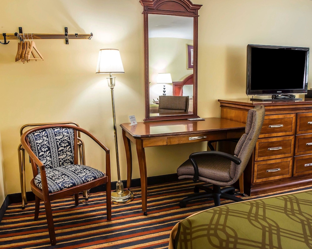 econo lodge jefferson hills hwy 51