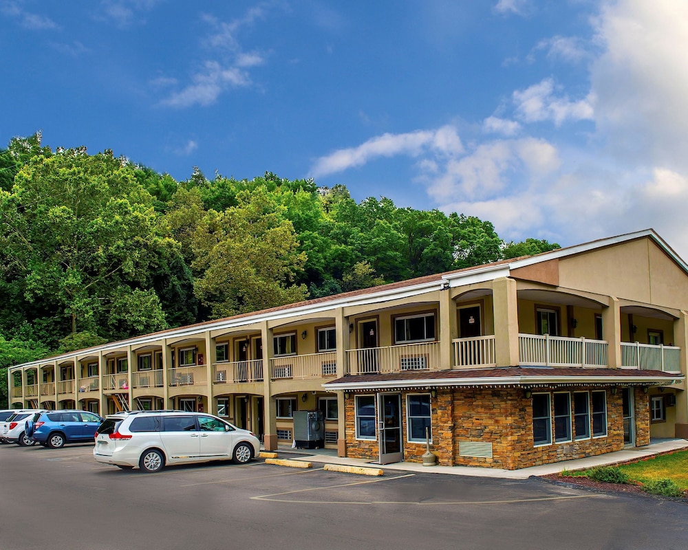 Econo Lodge Jefferson Hills Hwy 51,Jefferson Hills>>Clairton,3 star